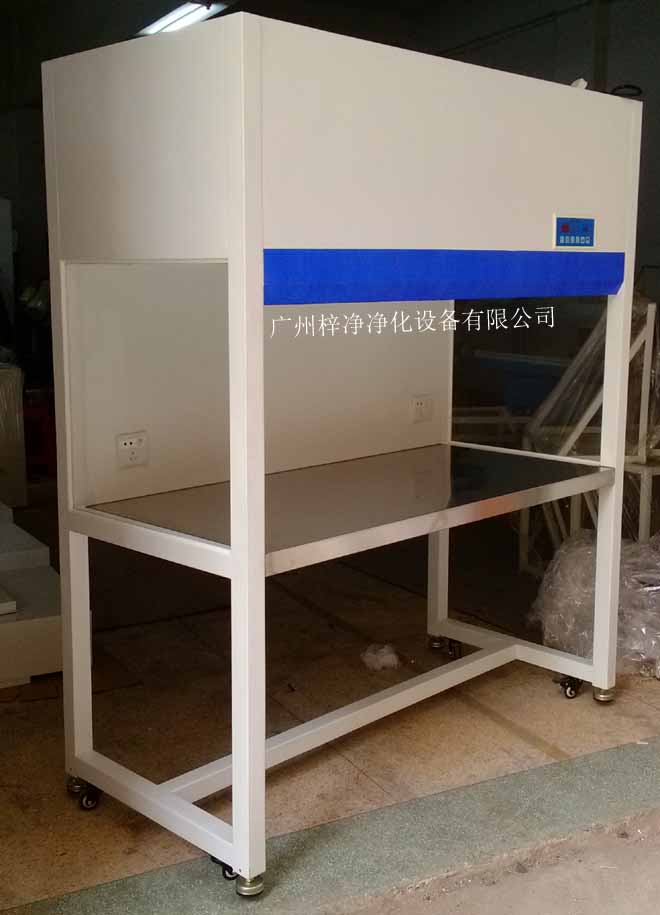 潔凈工作臺(tái),是一種提供局部無塵、無菌工作環(huán)境的空氣凈化設(shè)備。