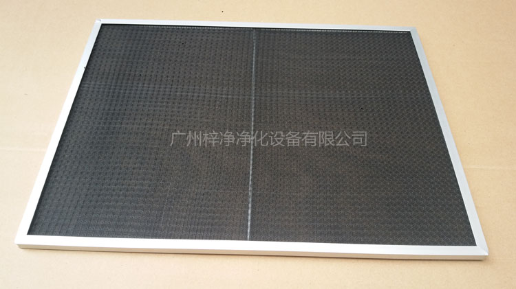 尼龍網(wǎng)初效過濾器骨架采用直徑為6mm的鐵絲焊接處理,目的防止過濾器變形。
