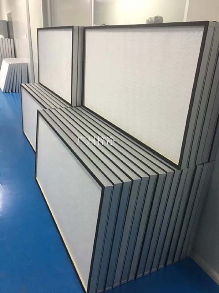 ULPA級超高效空氣過濾器適用于10000級-100級潔凈系統(tǒng)，空調(diào)系統(tǒng)，因此產(chǎn)品已廣泛應用于電子、微電子、半導體、光器件、生物和醫(yī)藥線路、照相機和光學儀器、精密機械等多個領域。